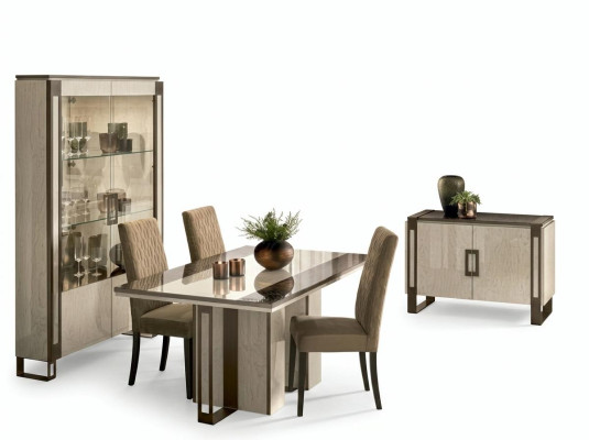 Juego de comedor de 3 piezas. Mesa de comedor, vitrina, cómoda. Conjunto de mobiliario de comedor moderno de Italia.