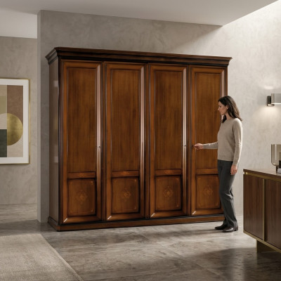 Mueble armario de lujo italiano en madera maciza para dormitorio.