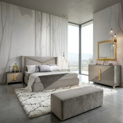 Diseño de conjunto de dormitorio de lujo con cama, 2 mesitas de noche, cómoda y decoraciones.