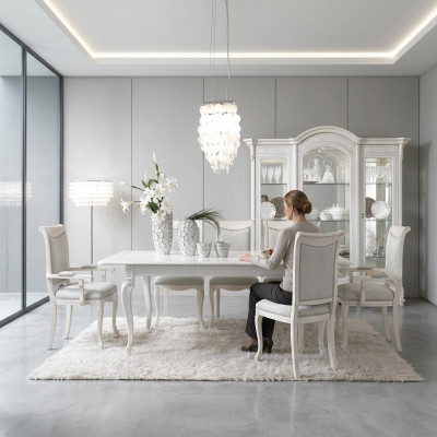 Mesa de comedor con 4 sillas con respaldo, grupo clásico de madera de 5 piezas completo.