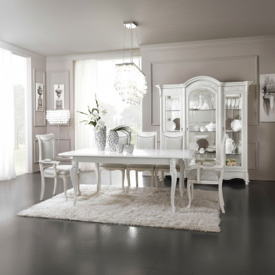 Mesa de comedor con 4 sillas con respaldo, grupo clásico de madera de 5 piezas completo.
