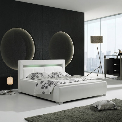 Diseño de lujo de cama tapizada de cuero doble para habitación de hotel matrimonial.