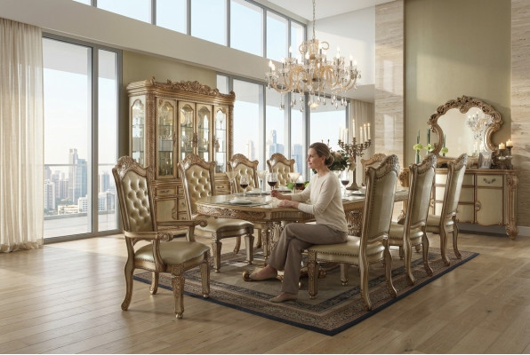 Conjunto de comedor Chesterfield Royale noble con mesa de comedor Chesterfield y 8 sillas.