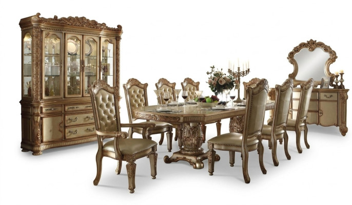 Conjunto de comedor Chesterfield Royale noble con mesa de comedor Chesterfield y 8 sillas.