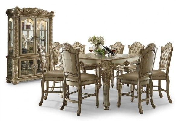 Conjunto de comedor clásico dorado: mesa de comedor rectangular, 8 sillas Chesterfield, vitrina. Juego de 10 piezas.