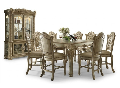 Conjunto de comedor clásico dorado: mesa de comedor rectangular, 8 sillas Chesterfield, vitrina. Juego de 10 piezas.