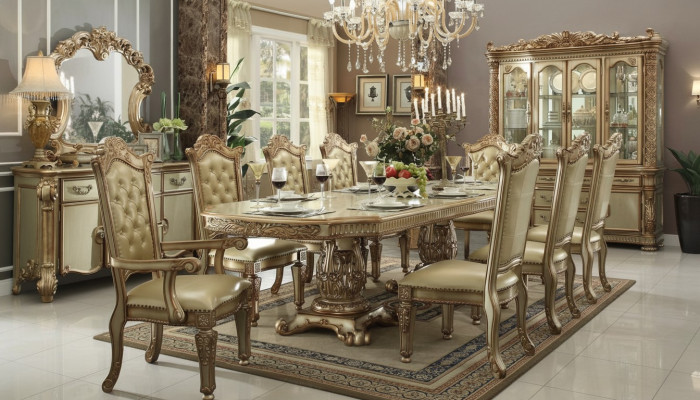 Mesa de comedor con vitrina, mesa, 8 sillas, tocador, espejo, estilo barroco.