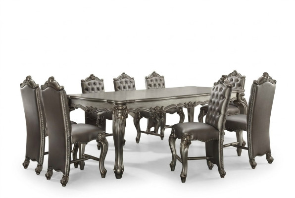 Mesa de comedor rectangular clásica gris con 8 sillas de cuero de madera Chesterfield.