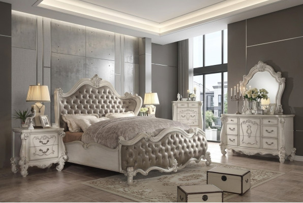 Cama clásica de cuero doble de hotel en estilo barroco Chesterfield Rococó antiguo.