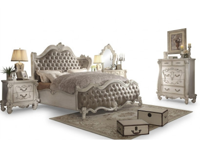 Cama clásica de cuero doble de hotel en estilo barroco Chesterfield Rococó antiguo.