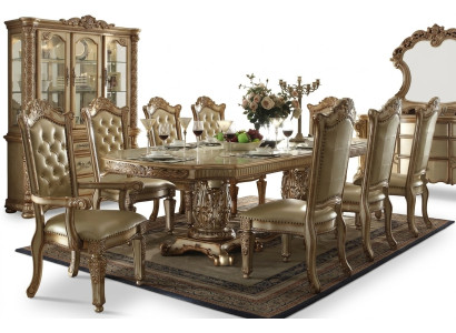 Conjunto de comedor beige completo. Lujosa mesa de comedor con sillas de cuero.