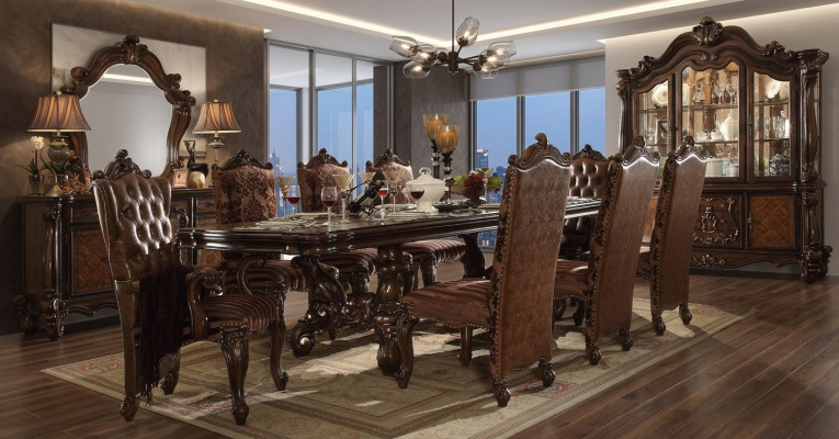 Conjunto de comedor completo: mesa, cómoda, espejo y set de 8 sillas.