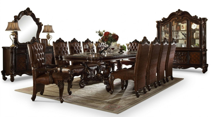 Clásico conjunto de comedor barroco de lujo con mesa de comedor y sillas Chesterfield de 14 piezas.