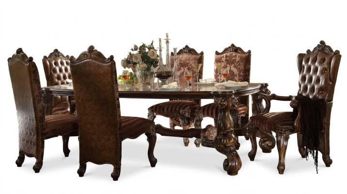 Mesa de comedor de madera clásica marrón + conjunto de comedor de 7 piezas Chesterfield con 6 sillas.