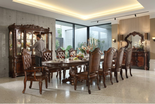 Mesa tallada en estilo barroco rococó. Muebles de comedor, mesas de comedor.