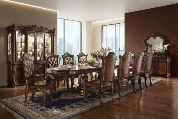 Mesa tallada en estilo barroco rococó. Muebles de comedor, mesas de comedor.