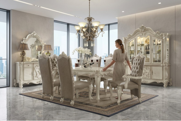 Juego de comedor blanco de diseñador: mesa de comedor, sillas, cómoda y espejo.