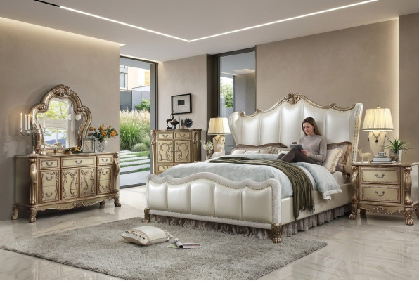 Conjunto Chesterfield de 3 piezas. Cama + 2 mesitas de noche, en estilo barroco para dormitorio.