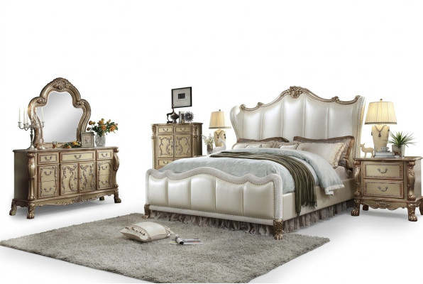 Conjunto Chesterfield de 3 piezas. Cama + 2 mesitas de noche, en estilo barroco para dormitorio.