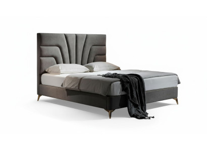 Hotel matrimonial es un dormitorio de lujo con cama doble y muebles de diseño de madera nueva de lujo.