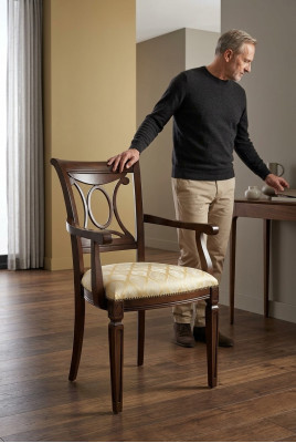 Diseño de silla de madera maciza con reposabrazos para comedor, sala de estar u oficina.