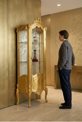Vitrina de madera dorada, armario de vidrio, armarios de cristal, estante, vitrinas. Muebles italianos nuevos.