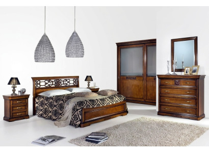 Conjunto completo de dormitorio en color marrón: armario, cama, mesita de noche, cómoda y espejo.