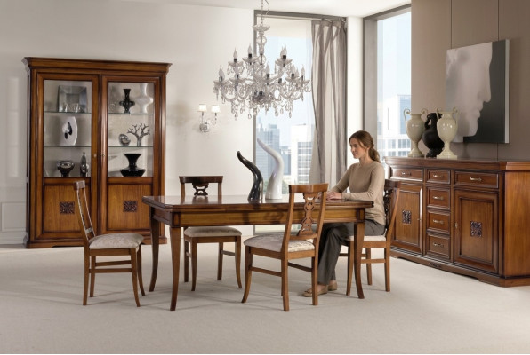 Juego de comedor de 7 piezas. Mesa sillas cómoda vitrina grupo conjunto madera marrón.