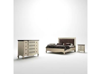 Conjunto de dormitorio de lujo de 4 piezas. Cama, 2 mesitas de noche, cómoda. Muebles de madera maciza de Italia.