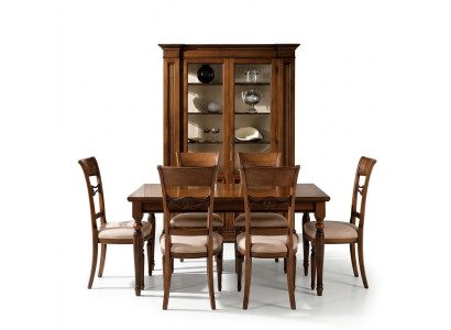 Vitrina de madera de lujo Armarios clásicos de diseño italiano en marrón.