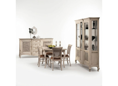 Conjunto de muebles de madera: cómoda, 4 sillas, mesa, vitrina. Nuevo. Grupo de comedor de 7 piezas.