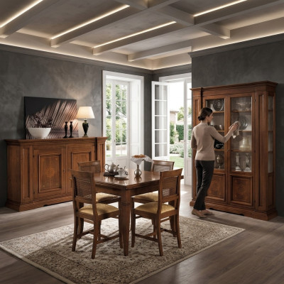 Conjunto de muebles de madera: cómoda, 4 sillas, mesa, vitrina. Nuevo. Grupo de comedor. Juego de 7 piezas.