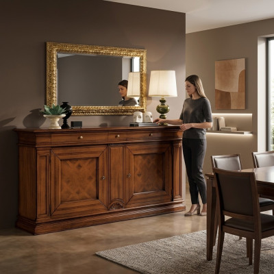 Cómoda de lujo, aparador, armario, guardarropa, mueble de estilo antiguo en madera nueva.