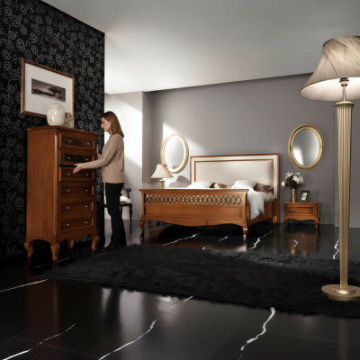 Juego de dormitorio de lujo de 4 piezas: cama, 2 mesitas de noche, cómoda. Muebles de madera maciza de Italia.