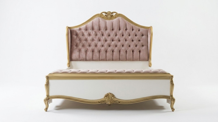 Diseño de marco de cama Chesterfield de lujo con tapizado rosa para dormitorio.