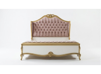 Diseño de marco de cama Chesterfield de lujo con tapizado rosa para dormitorio.