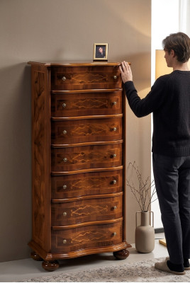 Muebles de estilo italiano de madera, lujoso tocador marrón en estilo barroco antiguo nuevo.