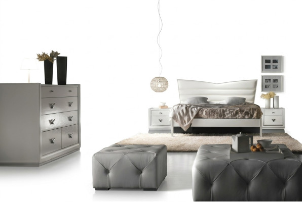 Conjunto de 4 piezas para dormitorio con cama, mesita de noche y cómoda. Grupo de camas dobles de lujo.