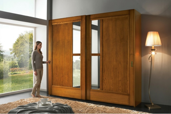 Armario empotrado con puertas correderas moderno para dormitorio.