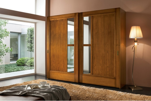Armario empotrado con puertas correderas moderno para dormitorio.