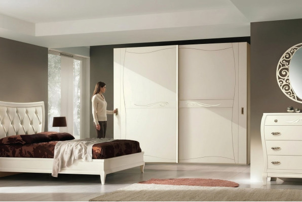 Armario de lujo con puertas correderas Diseño de madera para dormitorio