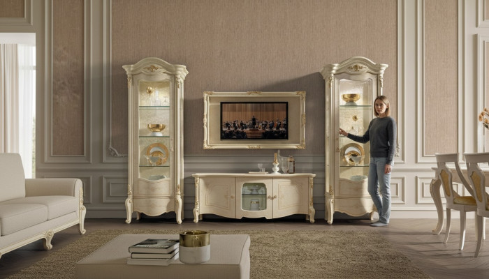 Mueble de televisión clásico y marco de madera natural en estilo clásico.