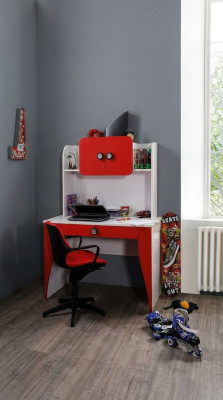 Escritorio con estantes. Muebles de diseñador moderno para habitación juvenil e infantil de lujo.