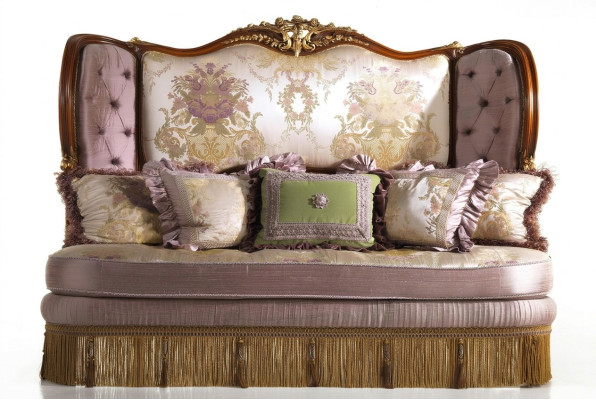 Elegancia atemporal: elegante sofá Chesterfield de tres plazas en lila para su hogar.