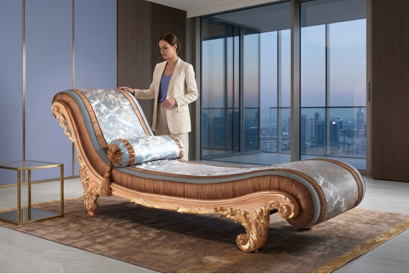 Camas de lujo marrones Art déco, cómodas y relajantes, chaiselongue de lujo. Muebles italianos.