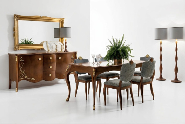 Mesa de madera auténtica estilo barroco clásico antiguo. Mesas de comedor de madera auténtica, nuevas.