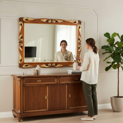 Espejo de diseño clásico para la pared en muebles italianos. Espejo de madera.