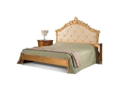 Nueva cama doble Chesterfield de lujo con cabecero tallado
