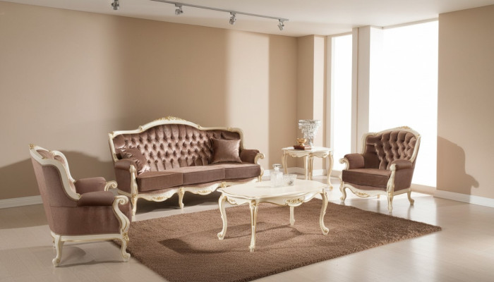 Mobiliario clásico de sala de estar: sofá, sillón, mesa de centro y mesa auxiliar de 4 piezas.
