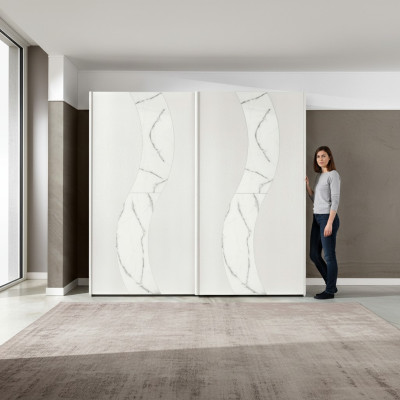 Armario ropero con puertas correderas de diseño moderno de madera para el dormitorio.
